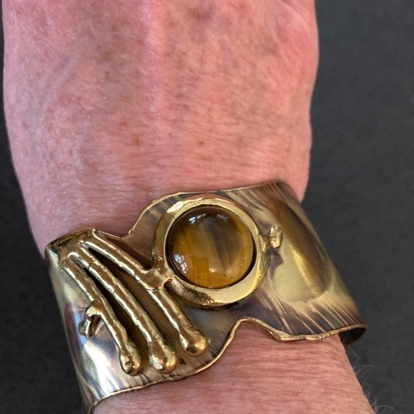 Vtg Modernist AUTHENTIC AFRICA Modern Art HAMMERED BRASS CUFF BRACELET w/Label - Picture 2 of 4